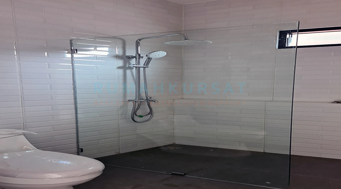 Kamar-Mandi-Rumah-2-Lantai-Murah-Depok